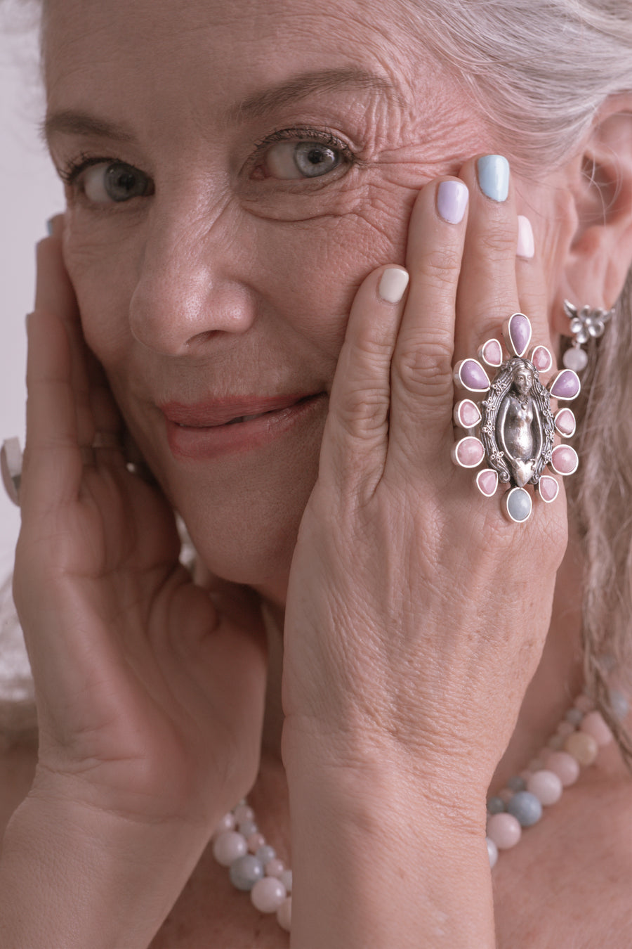 Anillo Nueva Vida, joya de plata .925, con rodocosita y fosforita – Gabriela Sánchez