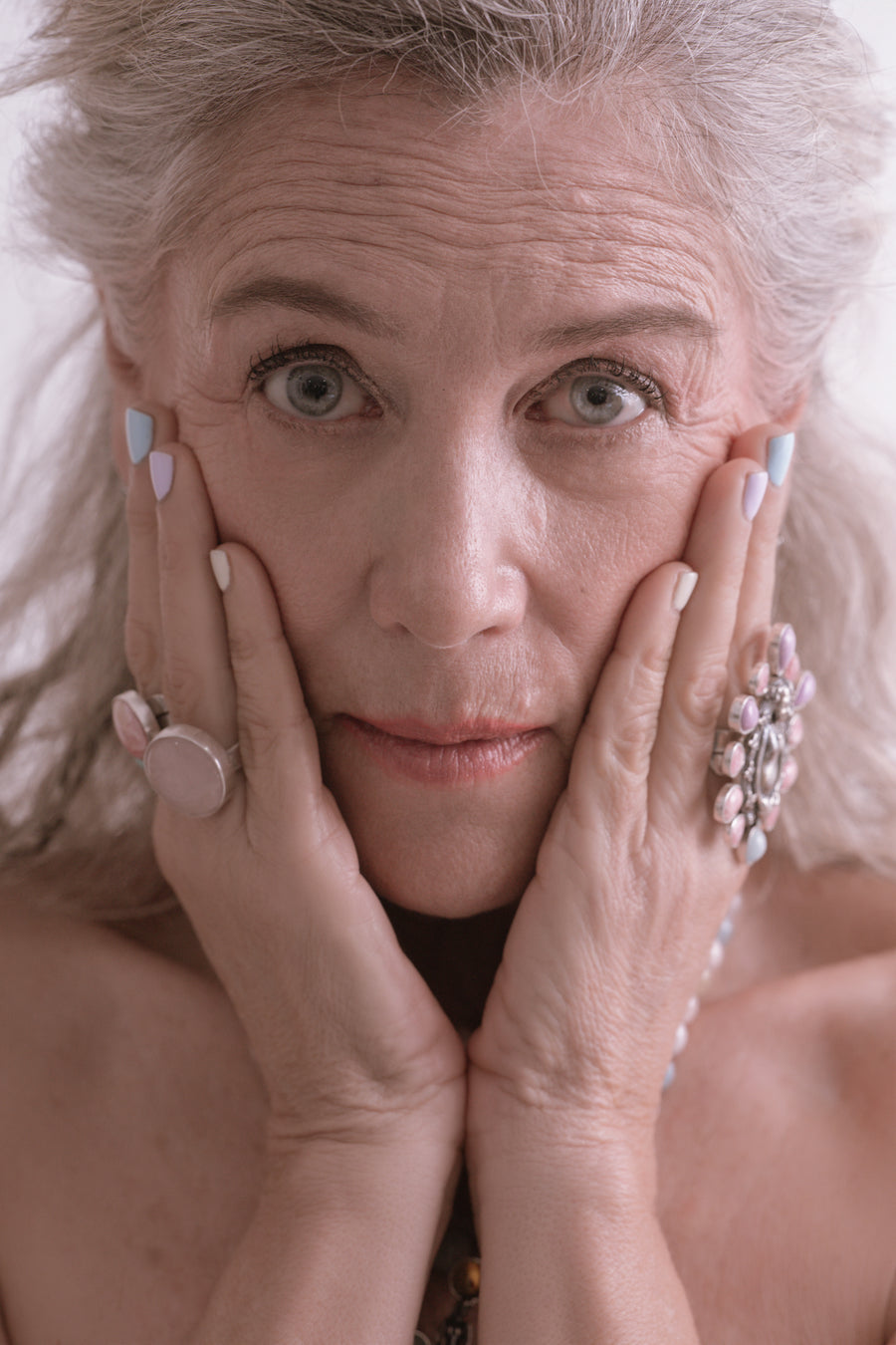 Anillo Dulce Esencia, joya de plata .925, con cuarzo rosa – Gabriela Sánchez (vista 4)