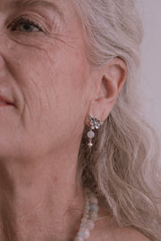 Aretes Flores de Amor, joya de plata .925, con aquamarina y perla – Gabriela Sánchez (vista 3)