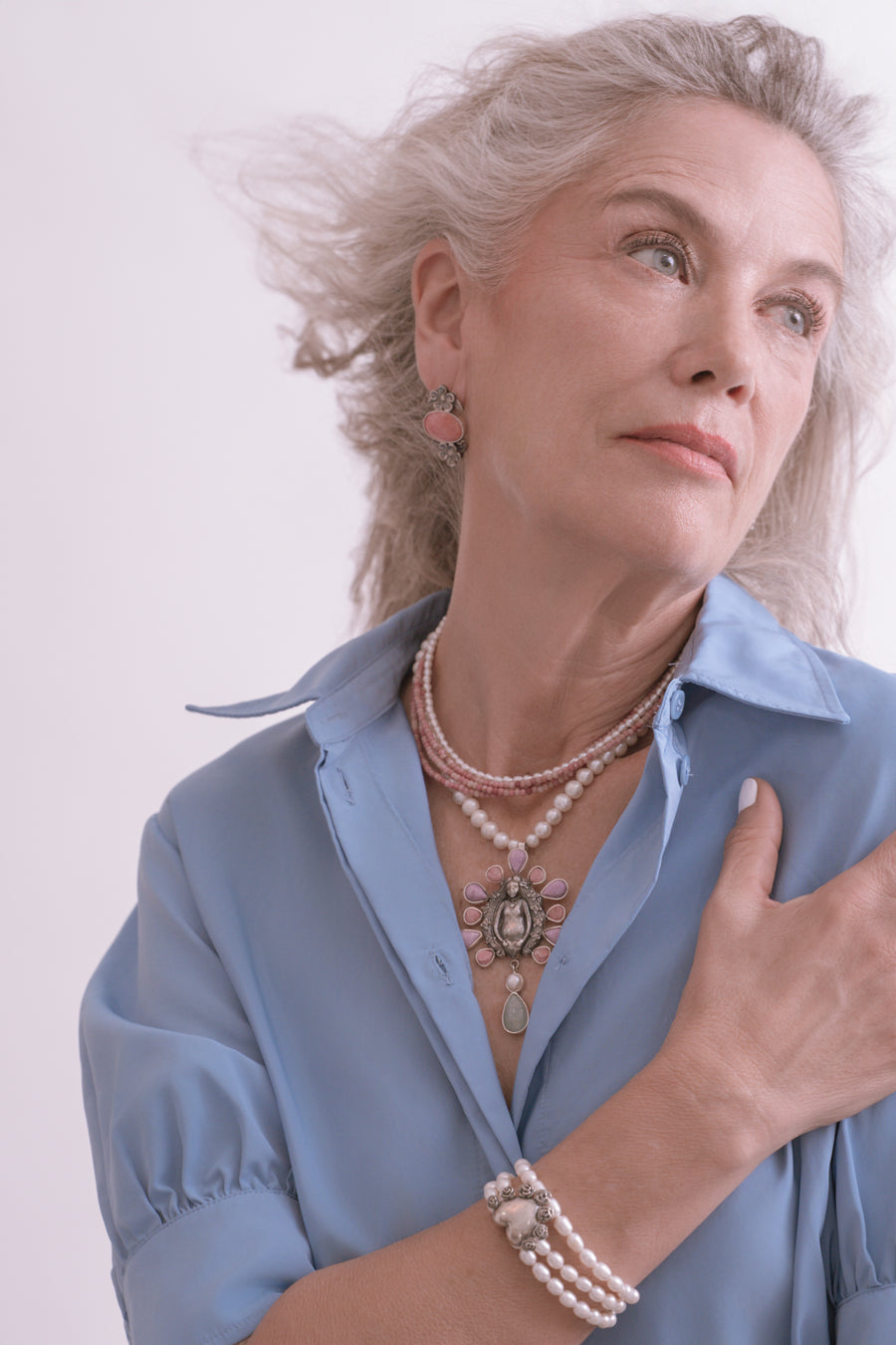 Collar Nueva Vida, joya de plata .925, con rodocosita y perla – Gabriela Sánchez (vista 3)