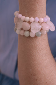 Pulsera Encanto Rosa, joya de plata .925, con calcedonia – Gabriela Sánchez (vista 5)