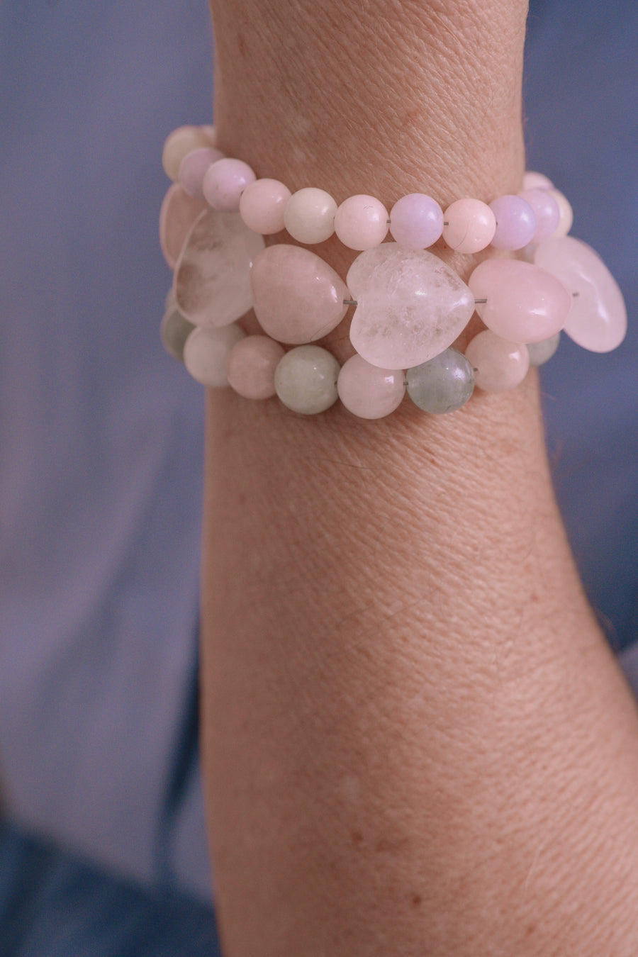 Pulsera Encanto Rosa, joya de plata .925, con calcedonia – Gabriela Sánchez (vista 5)