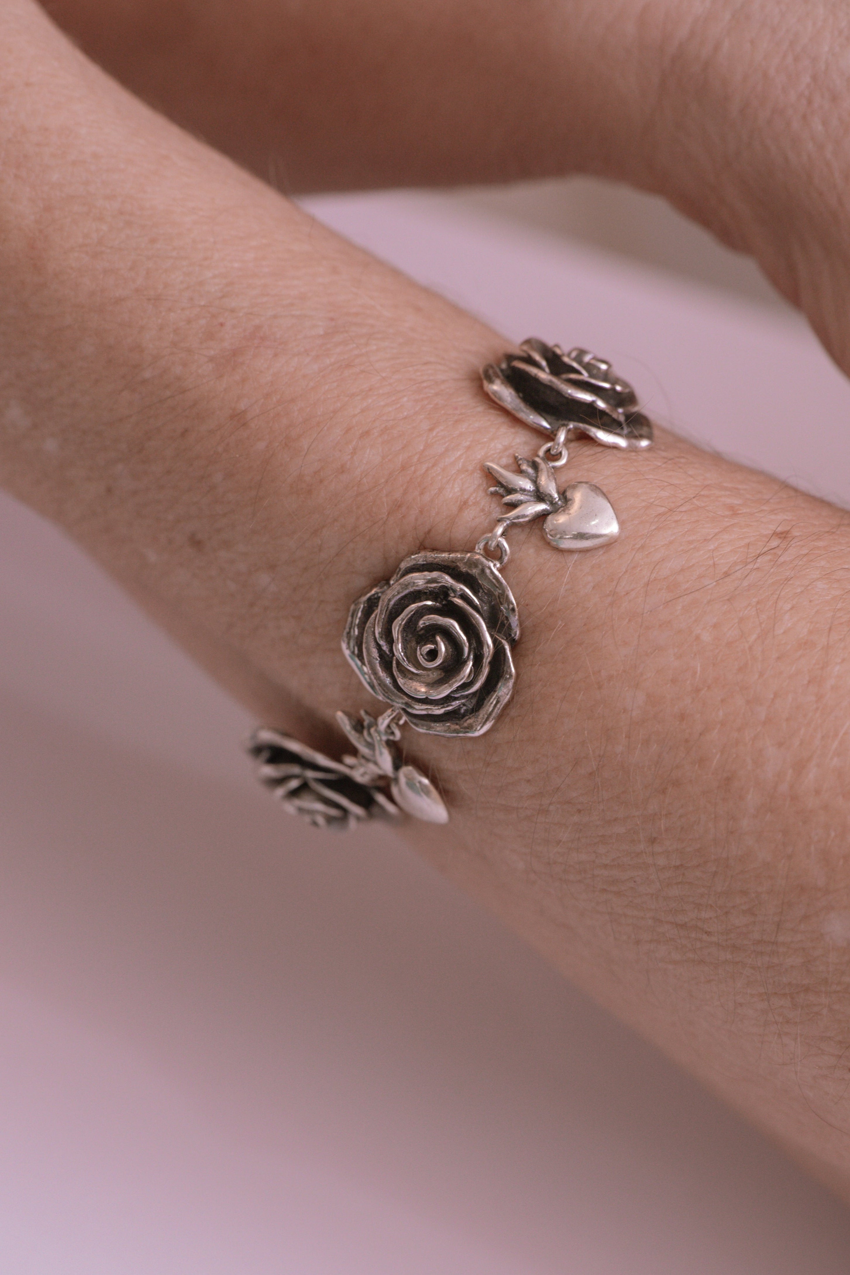 Brazalete Rosa Pasión, joya de plata .925 – Gabriela Sánchez