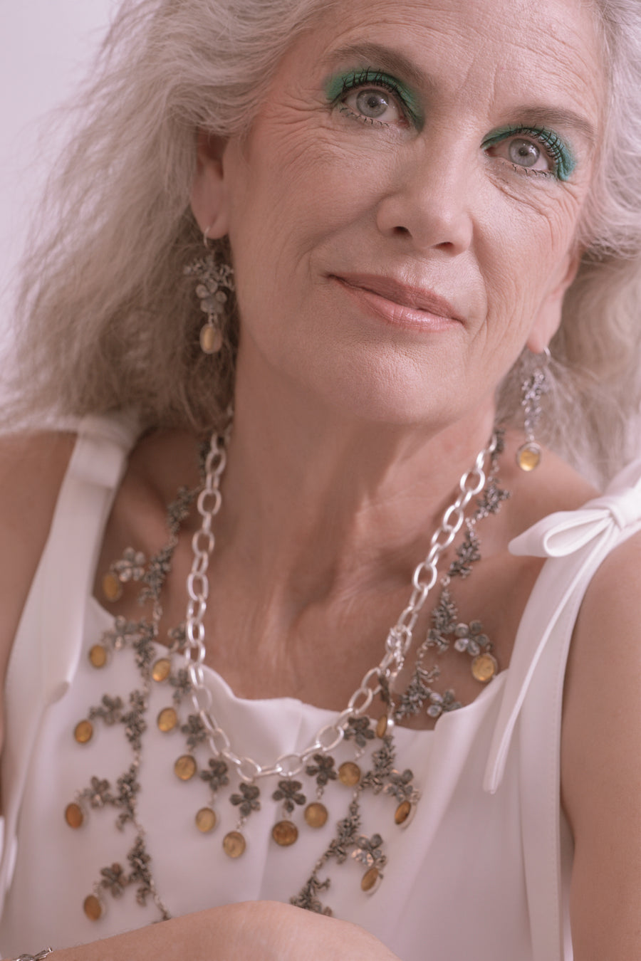 Aretes Jardín de mi Abuela, joya de plata .925, con ámbar – Gabriela Sánchez (vista 6)