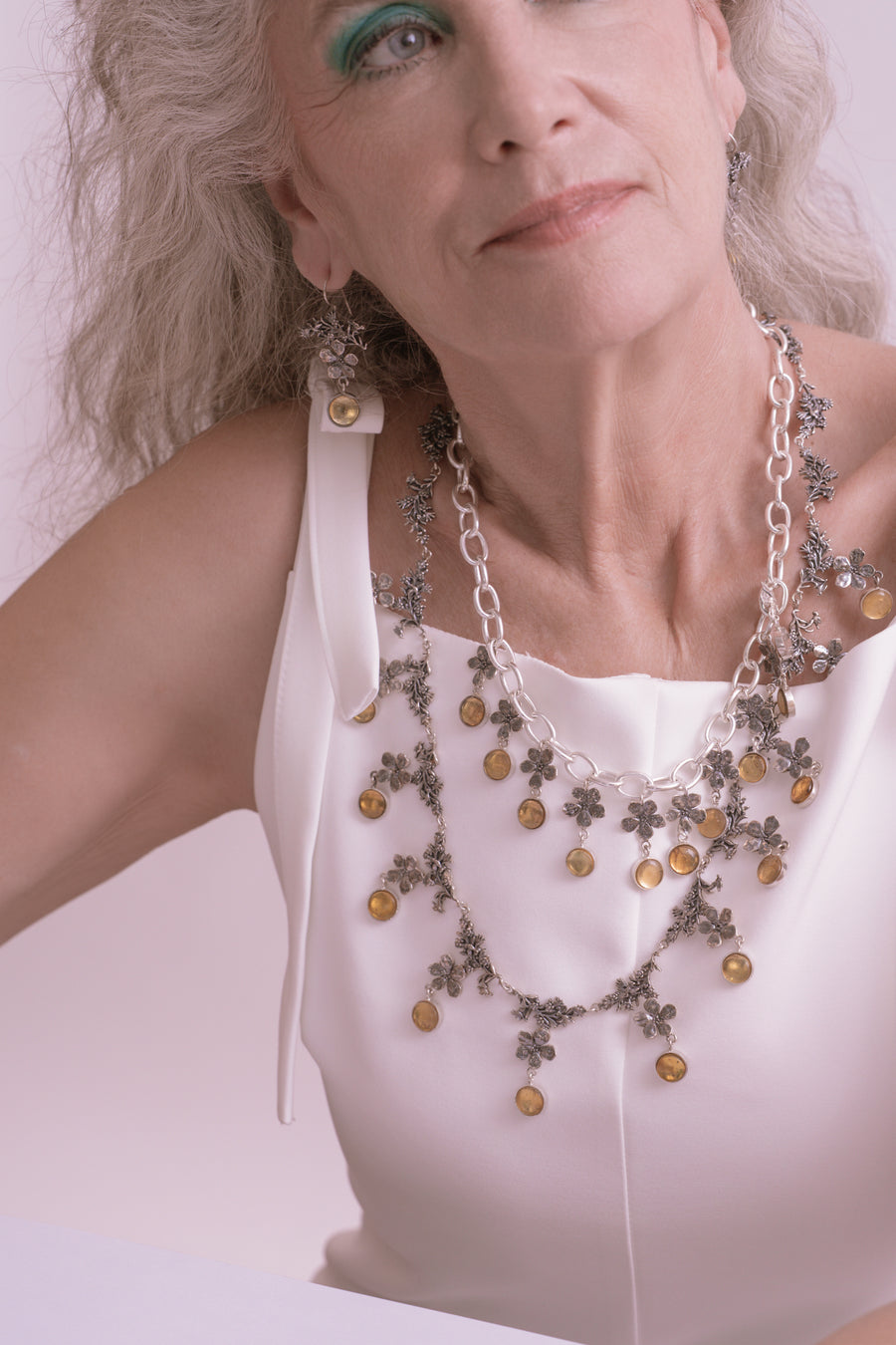Collar Jardín de Miel, joya de plata .925, con ámbar – Gabriela Sánchez (vista 5)