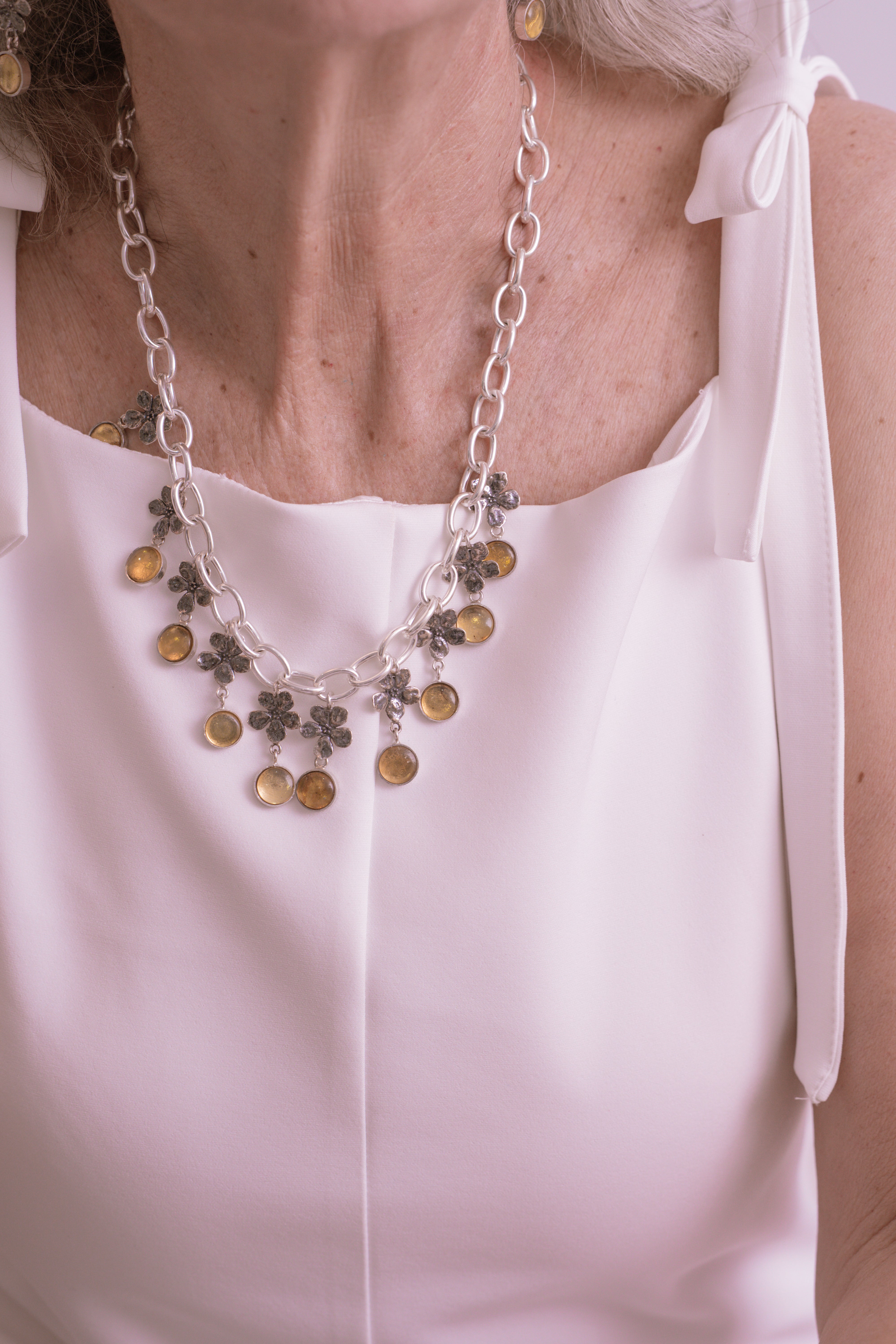 Collar Jardín de Miel, joya de plata .925, con ámbar – Gabriela Sánchez (vista 2)