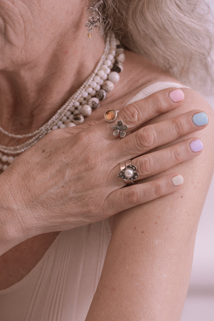 Anillo Jardín de mi Abuela, joya de plata .925, con ámbar – Gabriela Sánchez (vista 4)