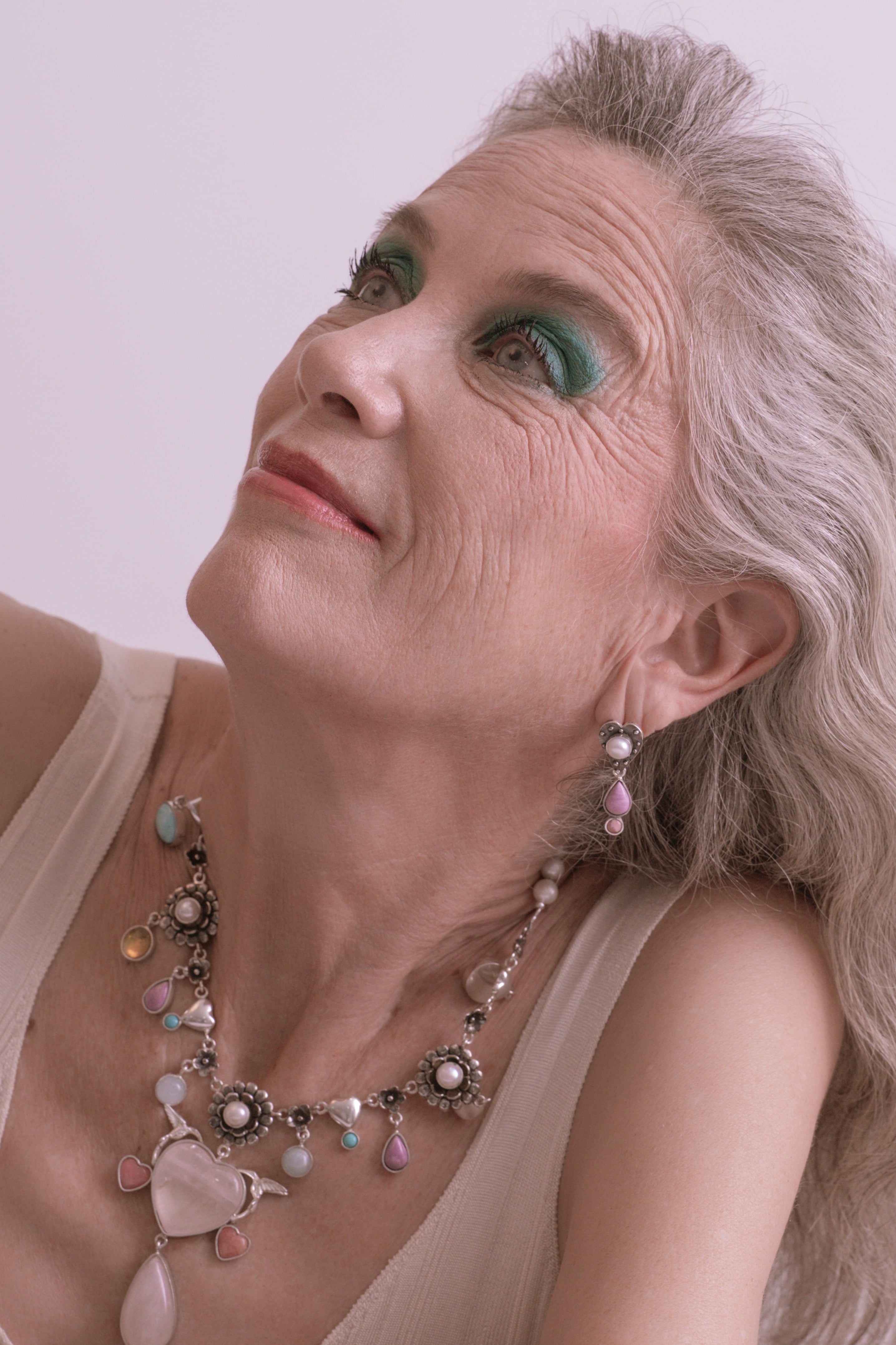 Aretes Dulce Compañía, joya de plata .925, con fosforita y rodocosita – Gabriela Sánchez (vista 2)