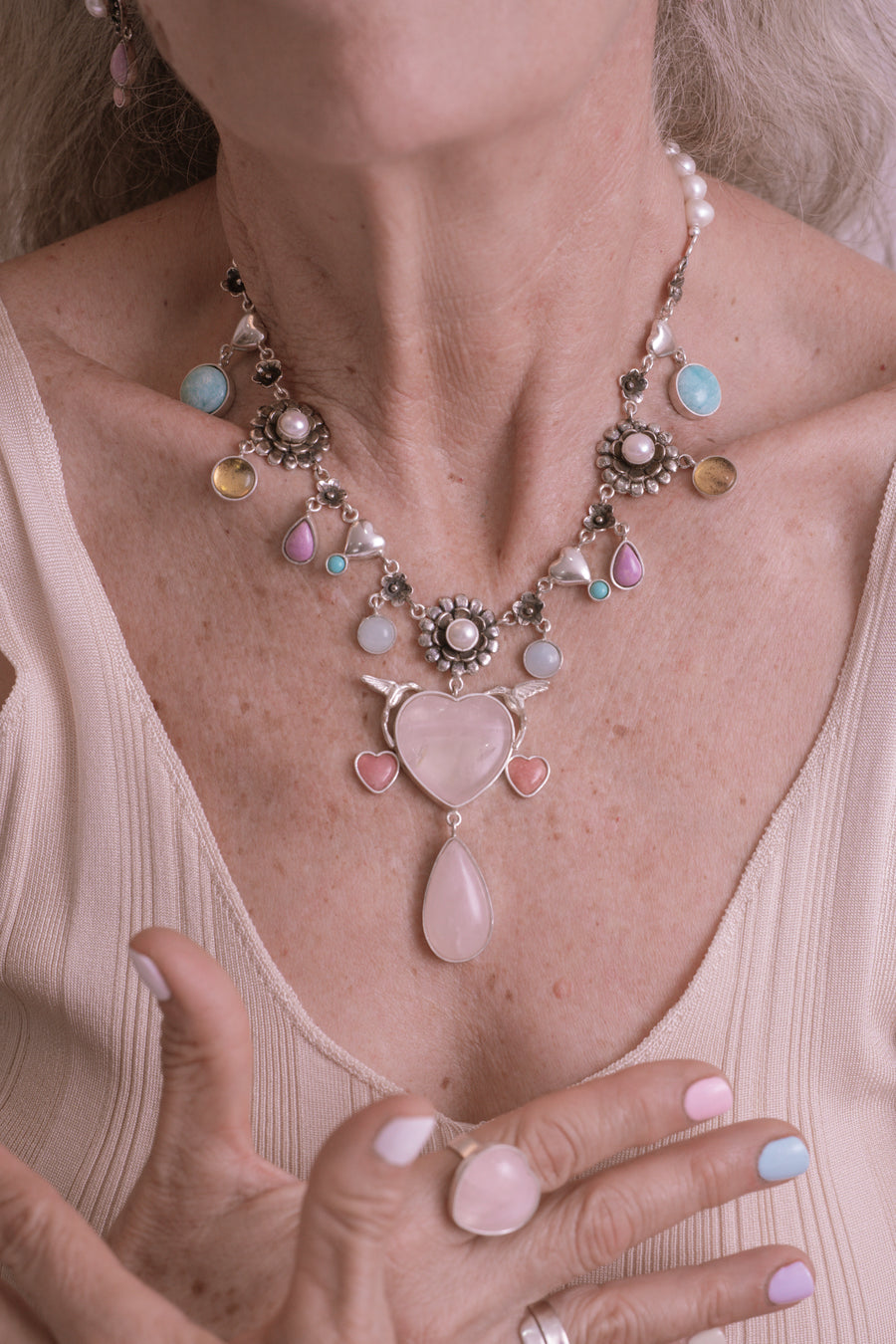Anillo Dulce Recuerdo, joya de plata .925, con cuarzo rosa – Gabriela Sánchez (vista 5)