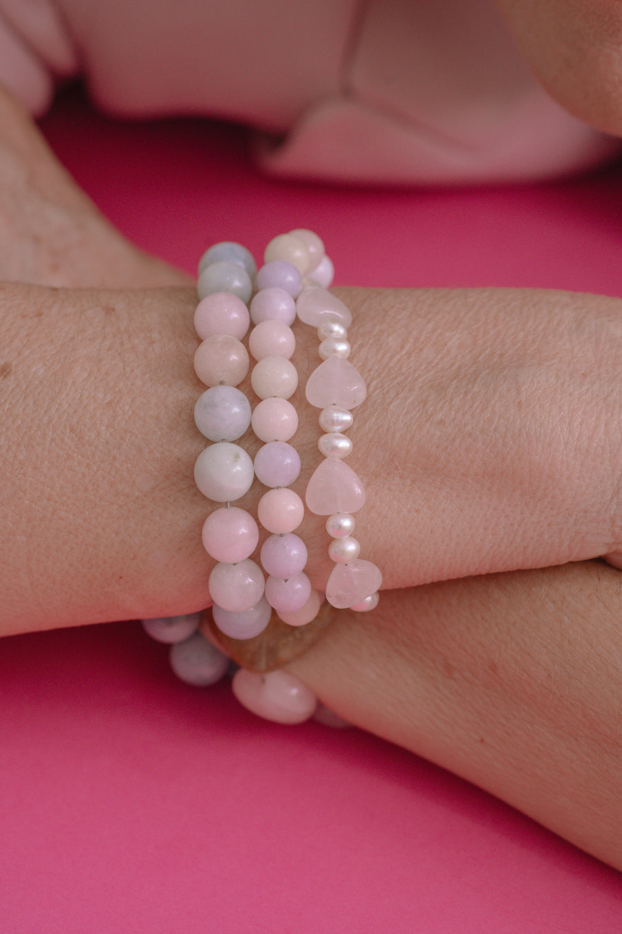 Pulsera Encanto Rosa, joya de plata .925, con calcedonia – Gabriela Sánchez (vista 4)