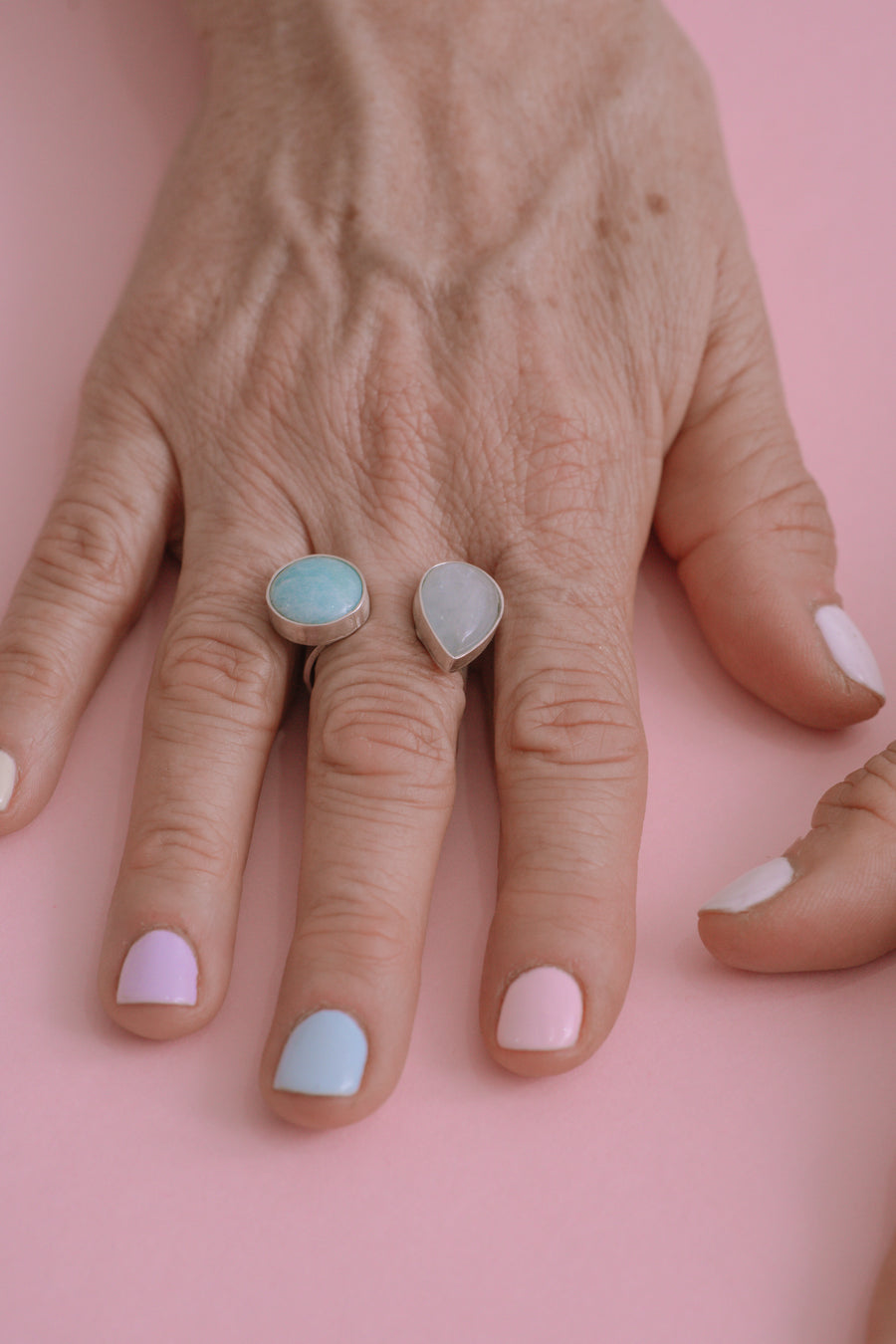 Anillo Brillo Maternal, joya de plata .925, con ópalo y aquamarina – Gabriela Sánchez (vista 3)