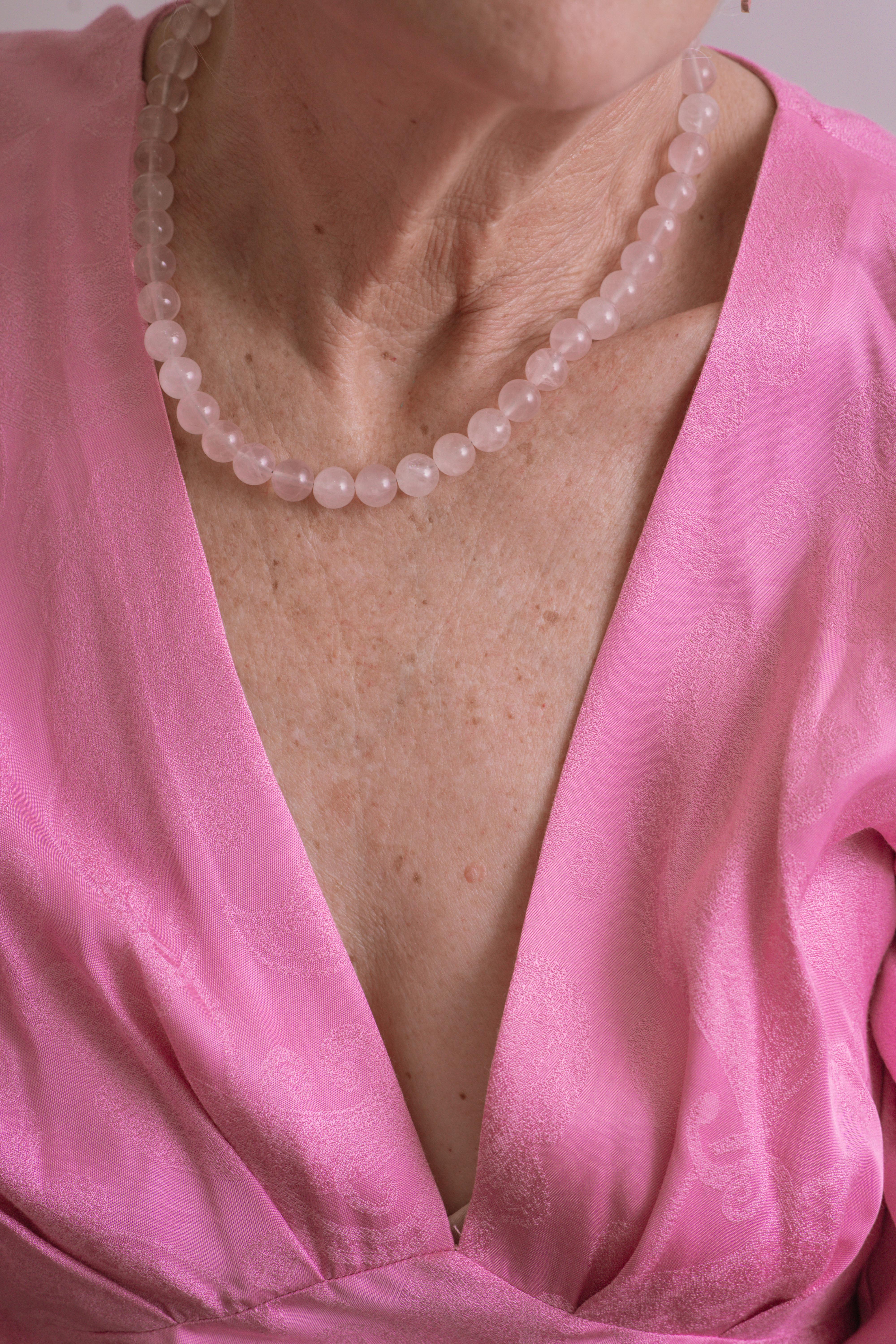 Gargantilla Dulce Esencia, joya de plata .925, con cuarzo rosa – Gabriela Sánchez (vista 2)