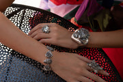 Anillo Calavera y Corazones, joya de plata .925, con cristal Swarovski – Gabriela Sánchez (vista 8)