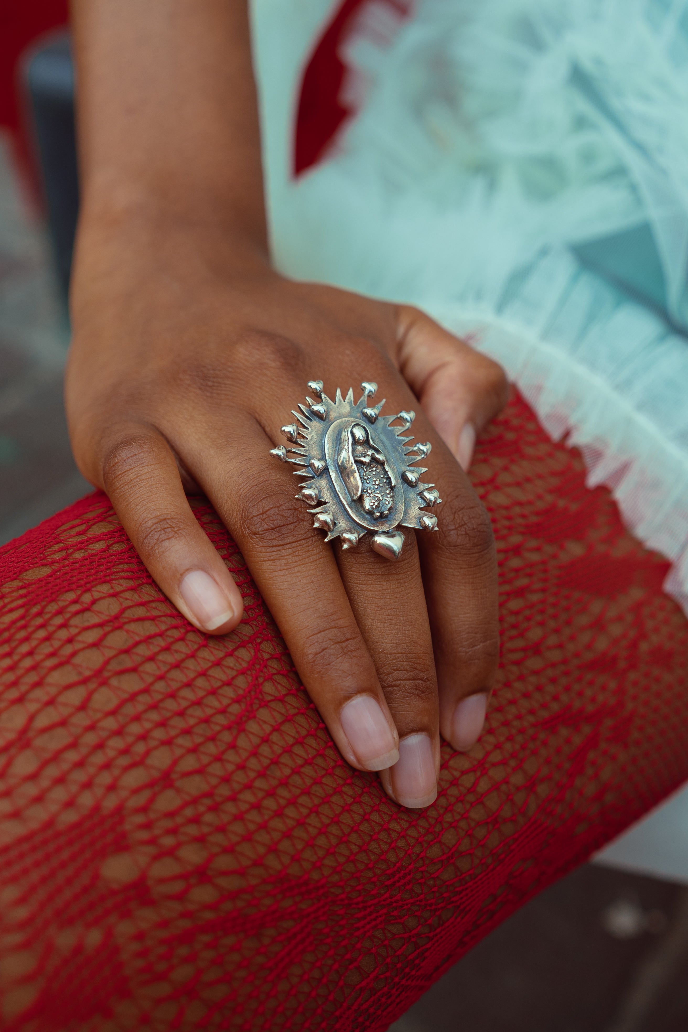 Anillo Virgen con Corazones, joya de plata .925 – Gabriela Sánchez