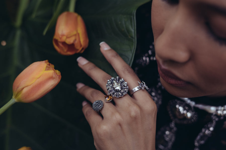 Anillo Olor a Cempasúchil, joya de plata .925, con cristal Swarovski – Gabriela Sánchez (vista 4)