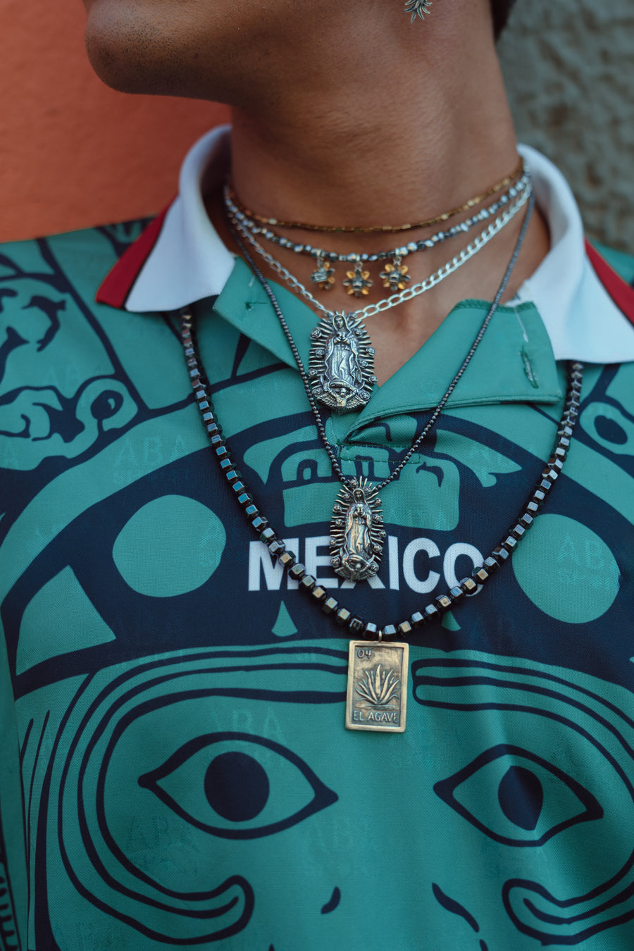 Collar Lotería Agave Maximiliana, joya de plata .925, con hematita – Gabriela Sánchez (vista 2)