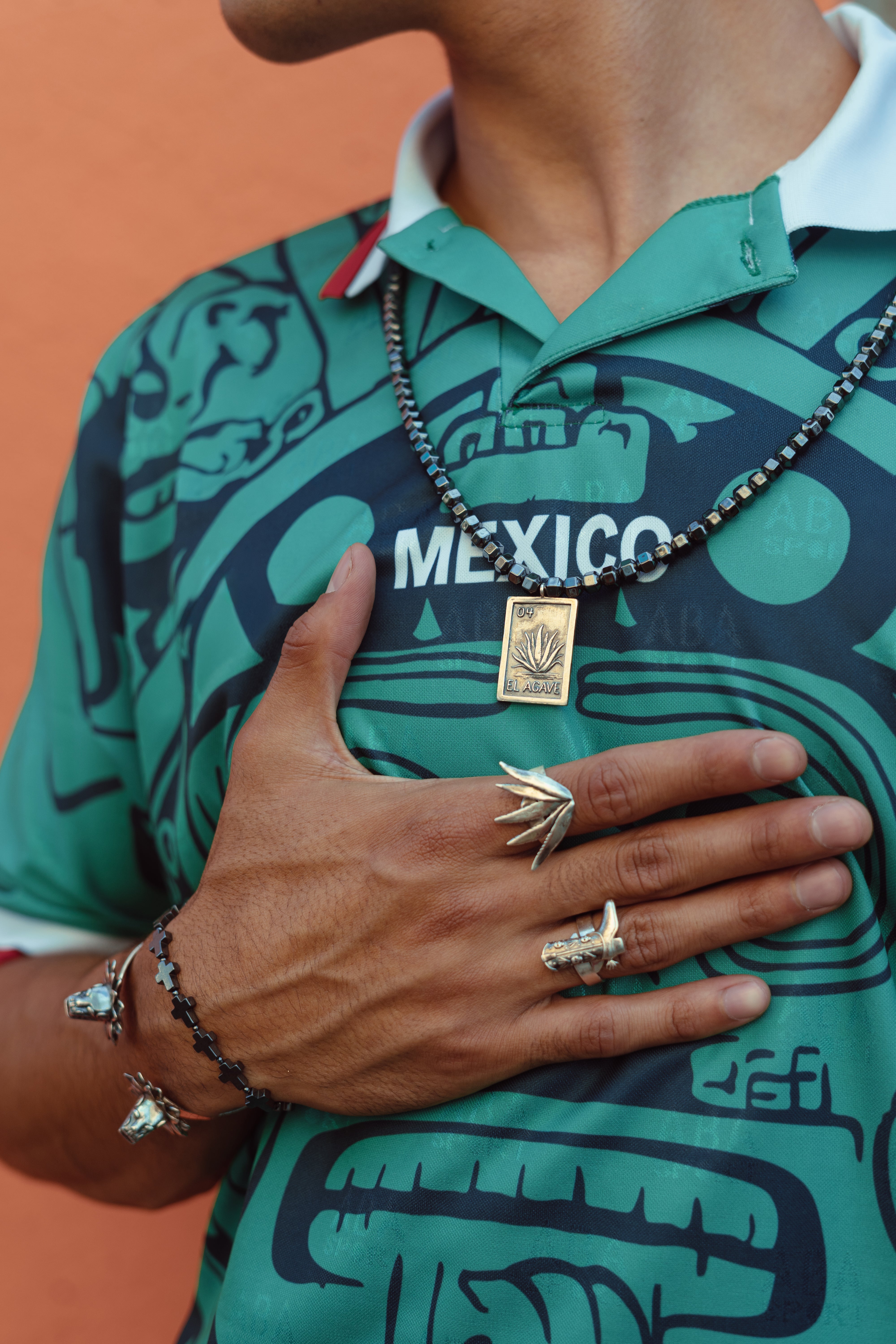 Collar Lotería Agave Maximiliana, joya de plata .925, con hematita – Gabriela Sánchez