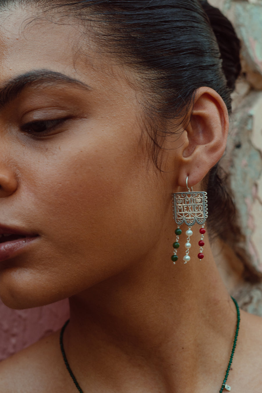 Aretes orgullo Mexicano, joya de plata .925, con jade y perla – Gabriela Sánchez (vista 3)