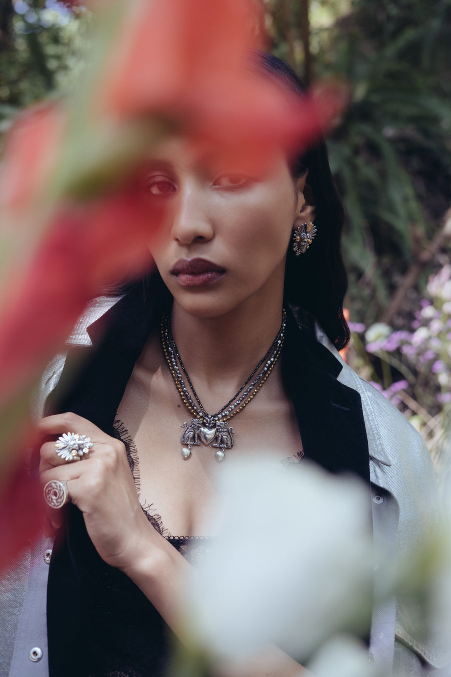 Collar Amores Salvajes, joya de plata .925, con hematita – Gabriela Sánchez (vista 4)