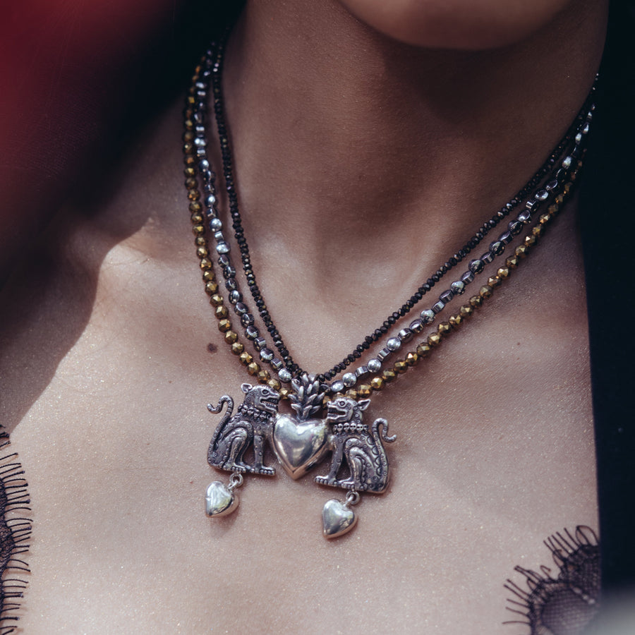 Collar Amores Salvajes, joya de plata .925, con hematita – Gabriela Sánchez (vista 3)