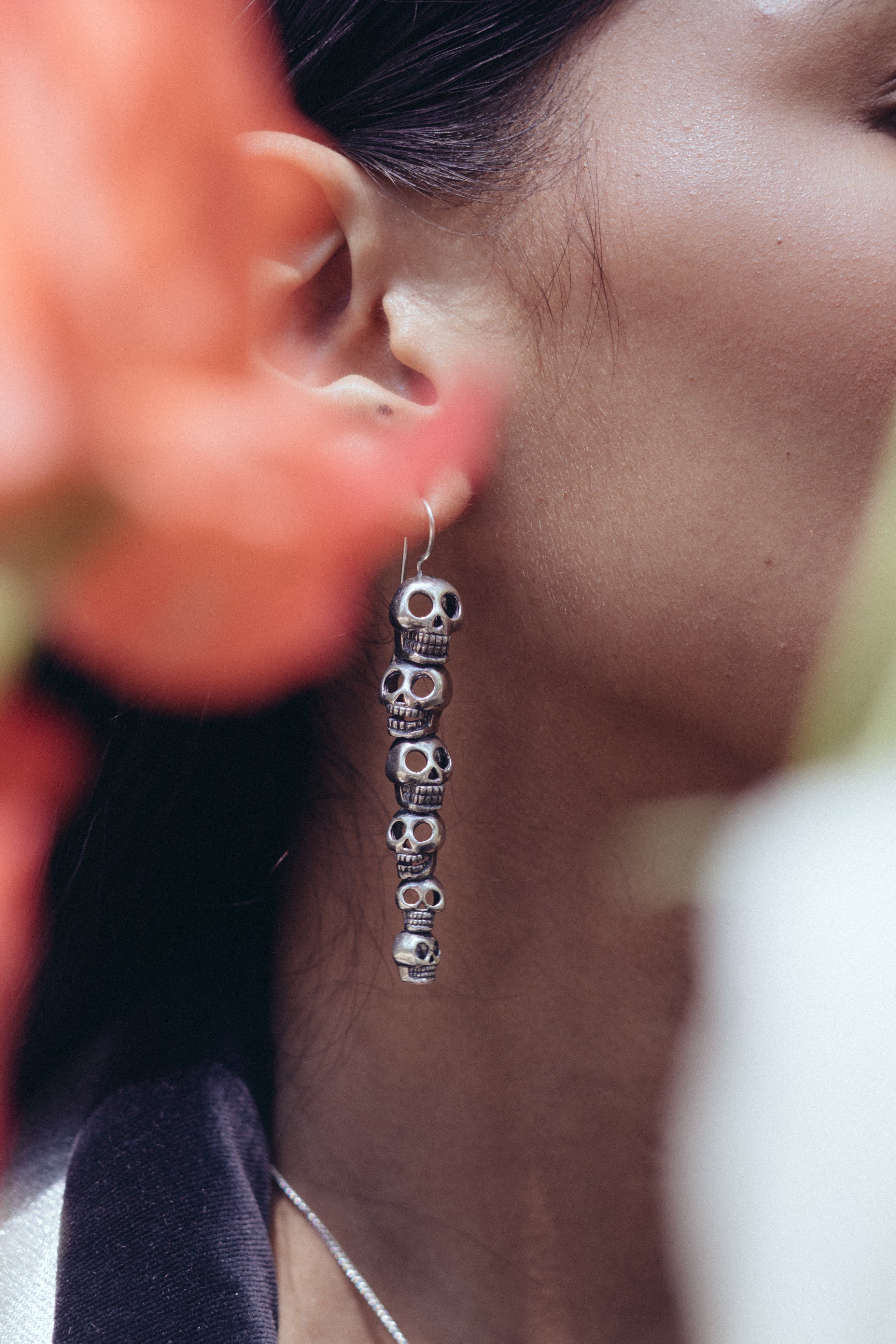 Aretes Cráneos de Luna, joya de plata .925 – Gabriela Sánchez (vista 2)