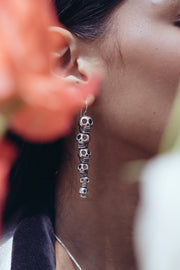 Aretes Cráneos de Luna, joya de plata .925 – Gabriela Sánchez (vista 2)