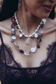 Collar Copal y Mezcal, joya de plata .925, con cuarzo y ónix – Gabriela Sánchez (vista 2)