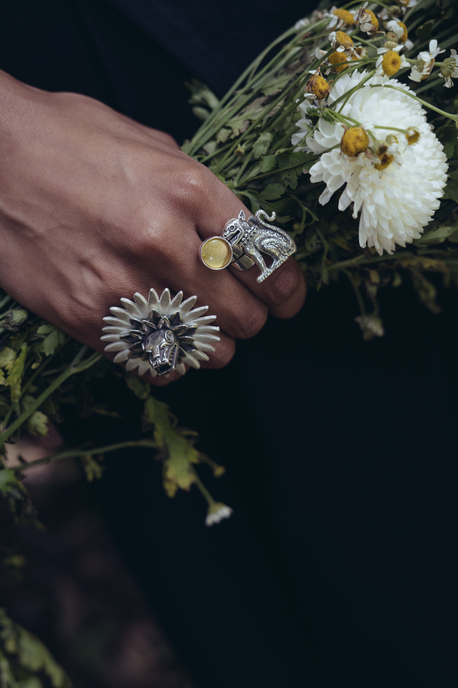 Anillo Compañero del Sol, joya de plata .925, con ámbar – Gabriela Sánchez (vista 6)