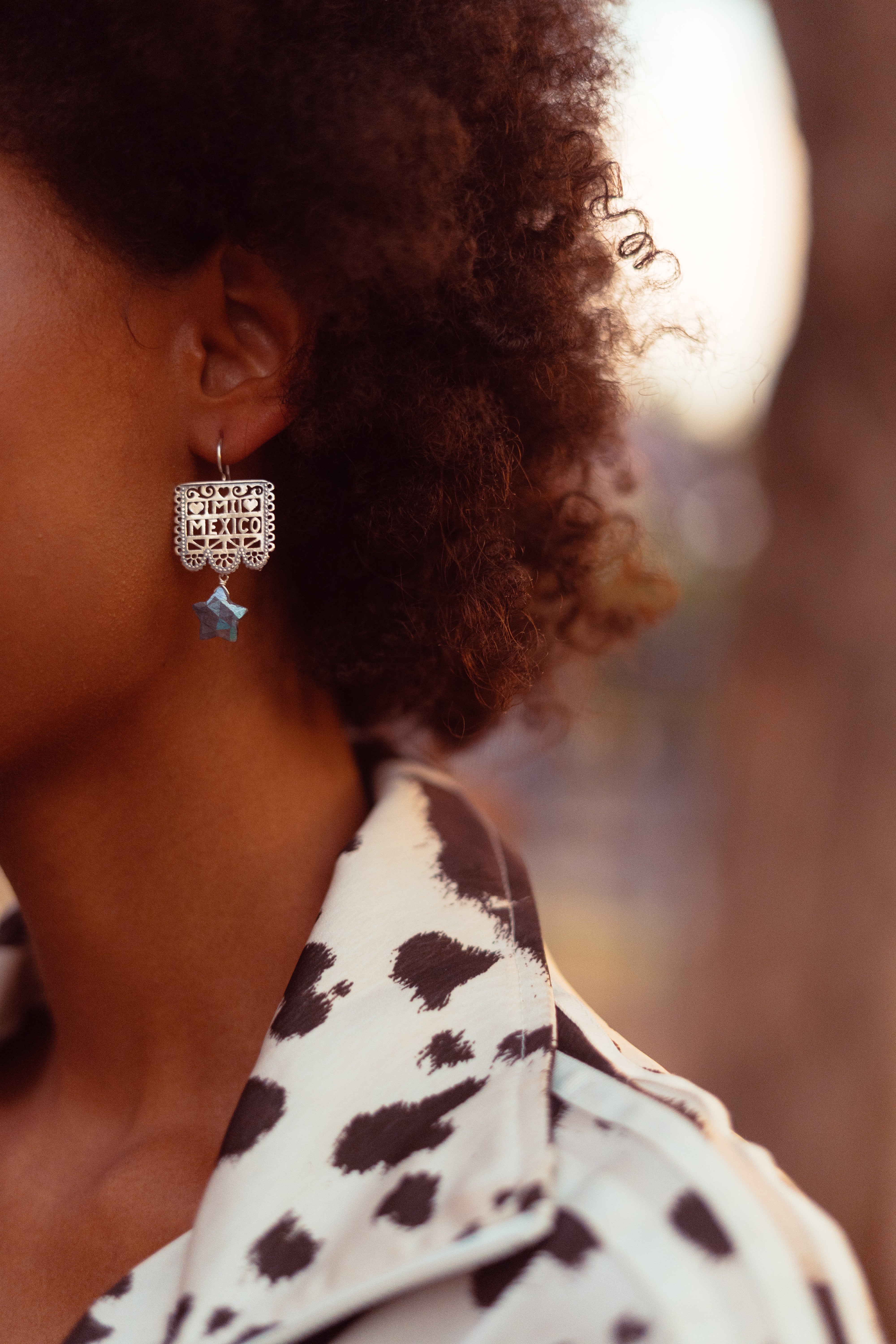 Aretes Estrella de Mi México, joya de plata .925, con labradorita – Gabriela Sánchez (vista 2)