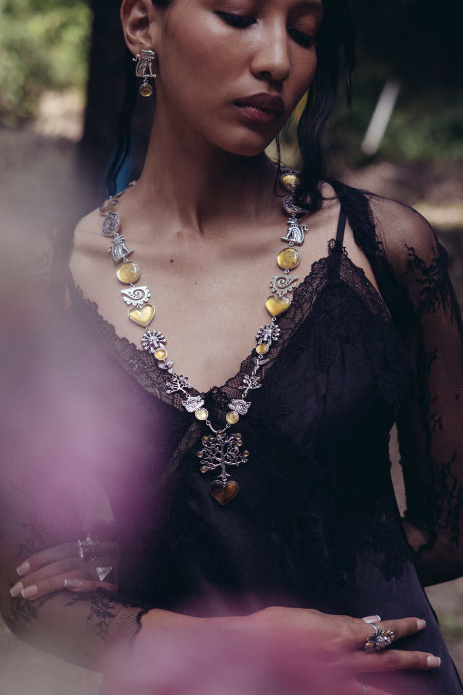 Aretes Compañero del Sol, joya de plata .925, con ámbar – Gabriela Sánchez (vista 4)