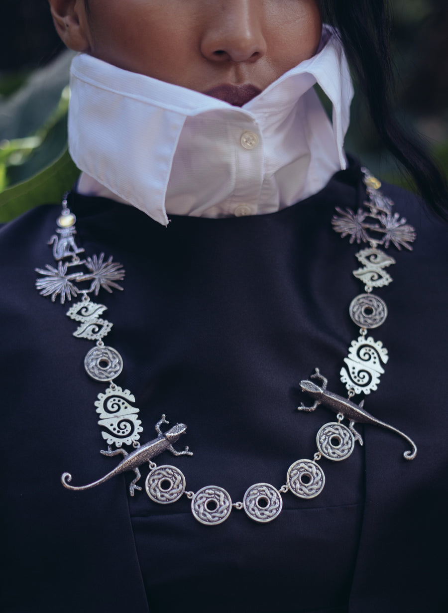 Collar Juego Prehispánico, joya de plata .925, con ámbar y ónix – Gabriela Sánchez (vista 4)