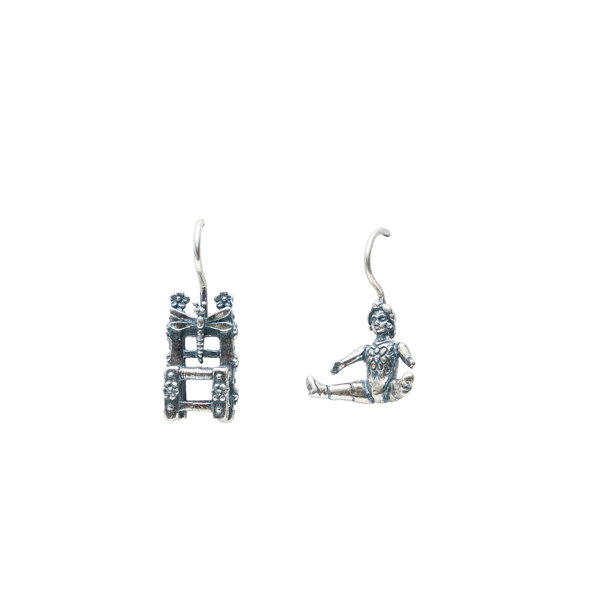 Aretes Muñeca Sentada, joya de plata .925 – Gabriela Sánchez