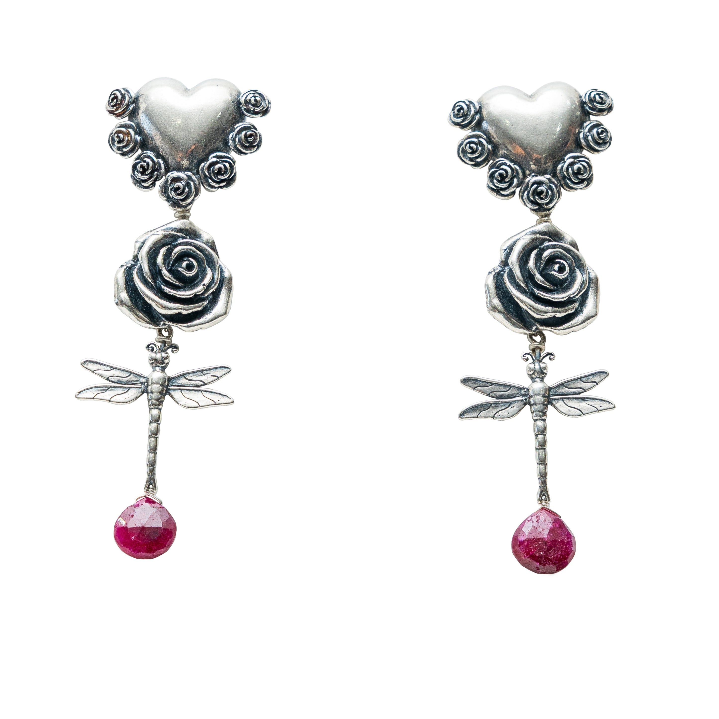 Aretes Libélula Corazón, joya de plata .925, con rubí – Gabriela Sánchez (vista 2)