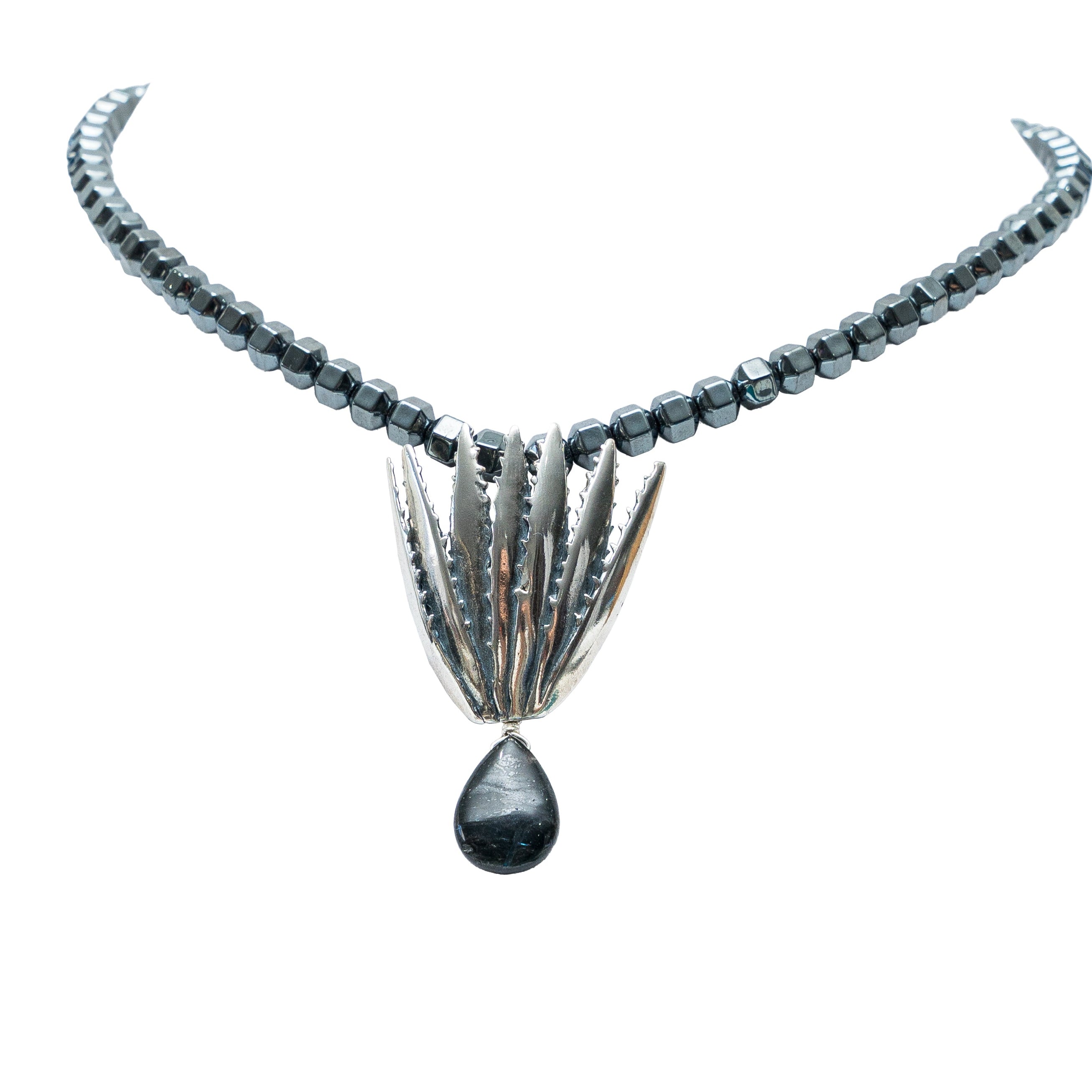 Collar Agave Negro, joya de plata .925, con hematita y obsidiana – Gabriela Sánchez