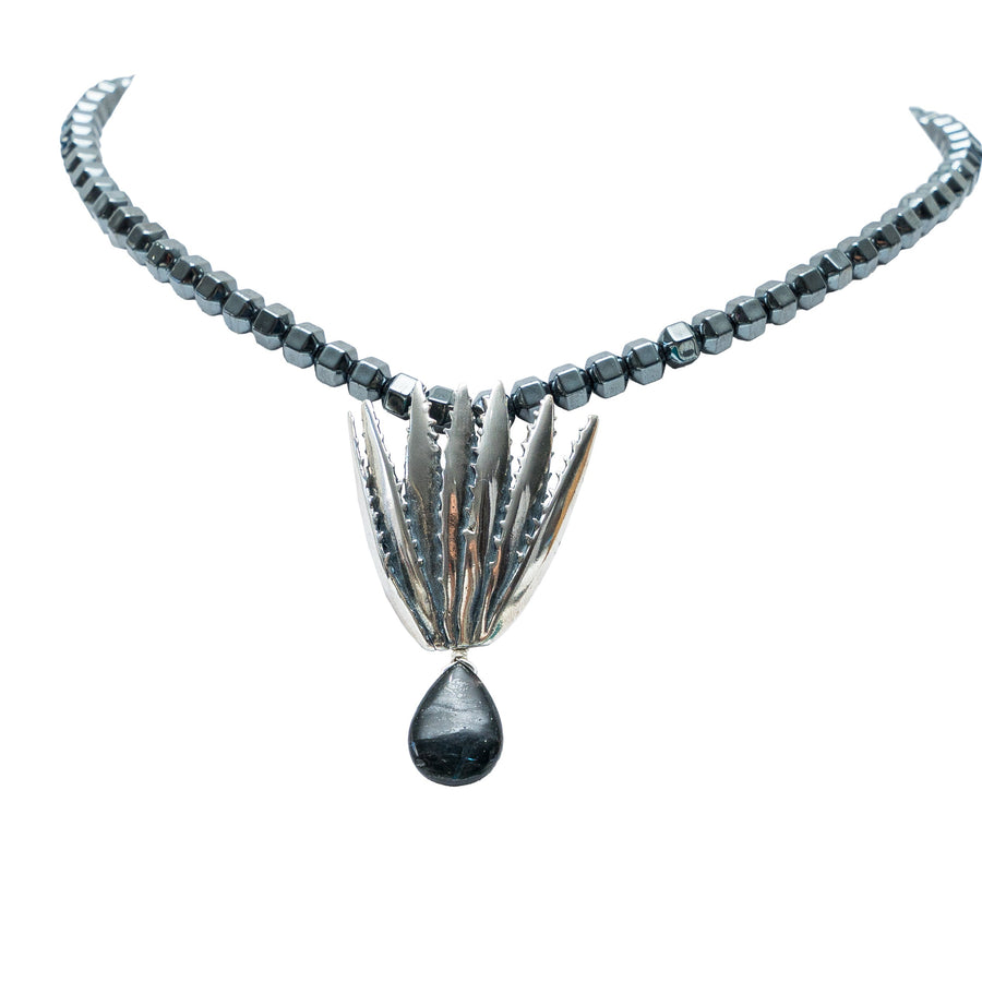 Collar Agave Negro, joya de plata .925, con hematita y obsidiana – Gabriela Sánchez
