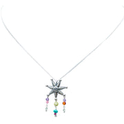 Dije Mucha Fiesta Colorida, joya de plata .925, con amatista y jade – Gabriela Sánchez