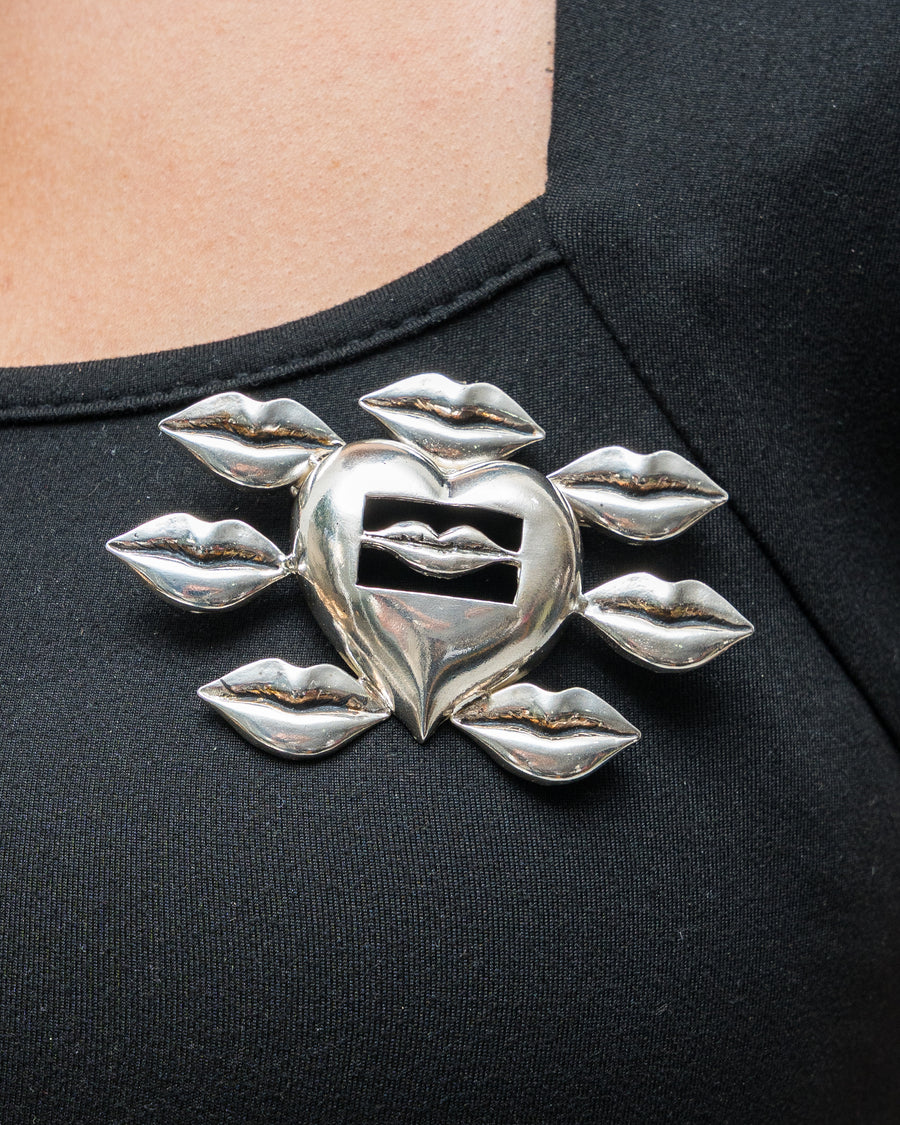 Broche Muchos Besitos, joya de plata .925 – Gabriela Sánchez (vista 3)