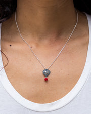 Dije Corazón bordado Coral, joya de plata .925 – Gabriela Sánchez (vista 2)