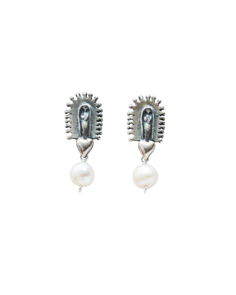 Aretes Virgencita, joya de plata .925, con perla – Gabriela Sánchez