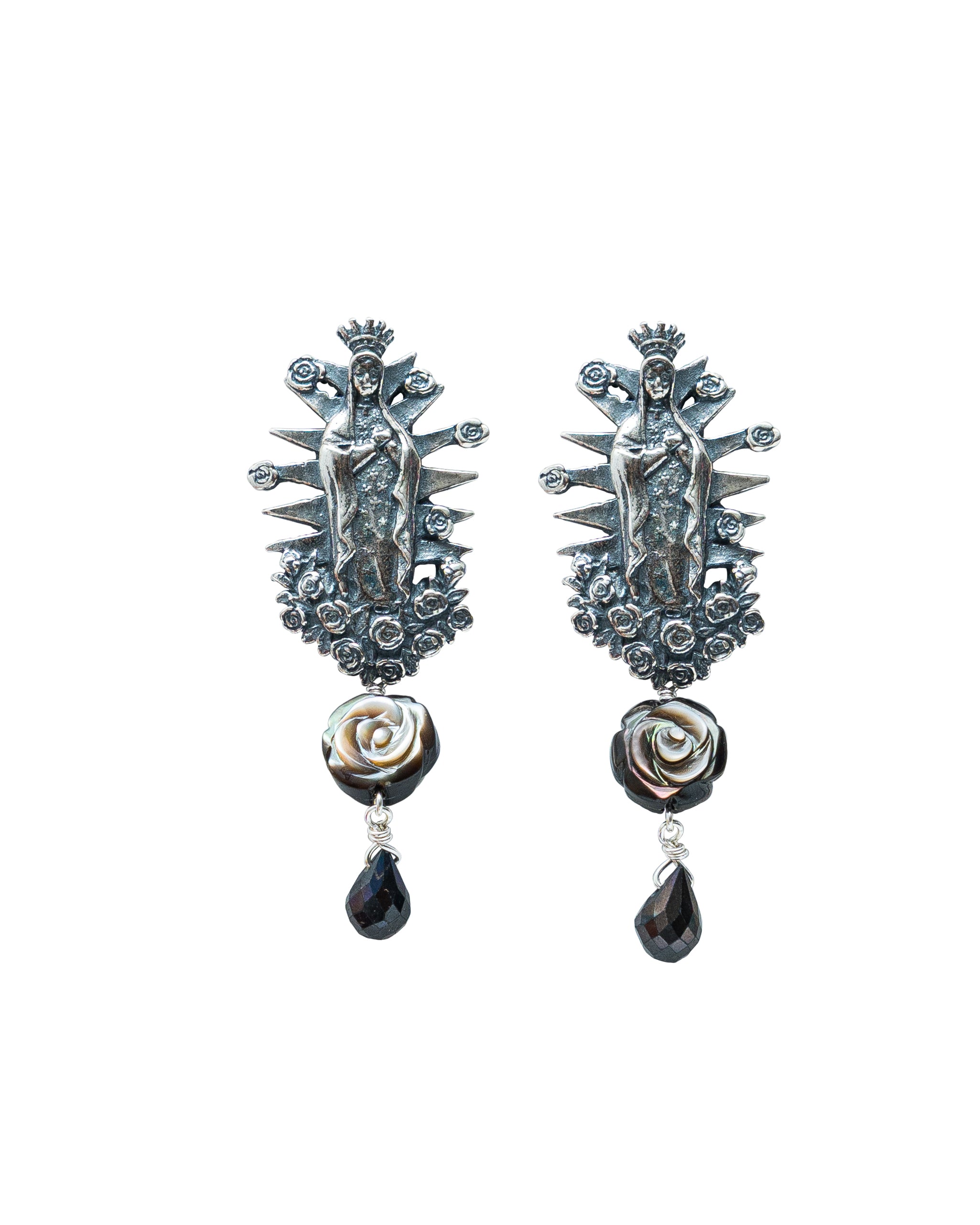 Aretes Altar de Rosas, joya de plata .925, con hematita – Gabriela Sánchez