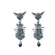Aretes Rosa Bendecida, joya de plata .925, con hematita – Gabriela Sánchez