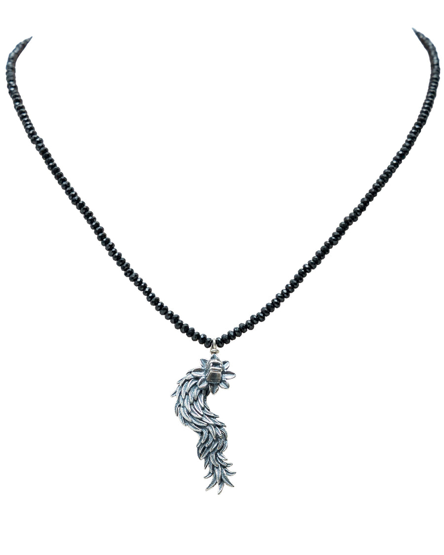 Collar Guardián Emplumado, joya de plata .925, con espinela – Gabriela Sánchez