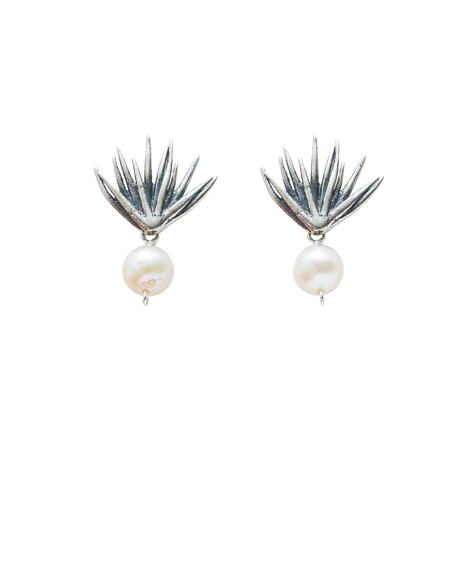 Aretes Agave Blanco, joya de plata .925, con perla – Gabriela Sánchez