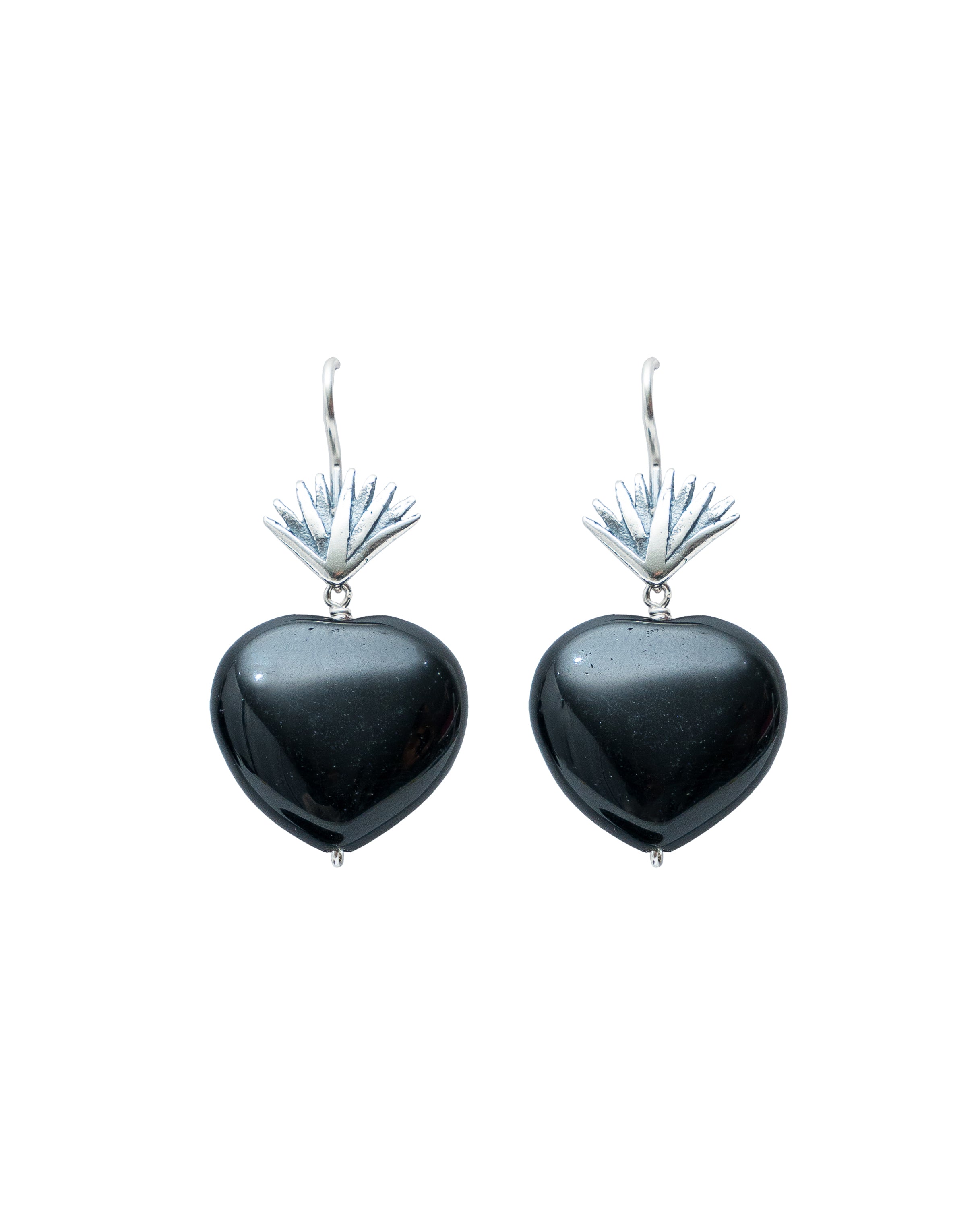 Aretes Corazón de Agave, joya de plata .925, con ónix – Gabriela Sánchez