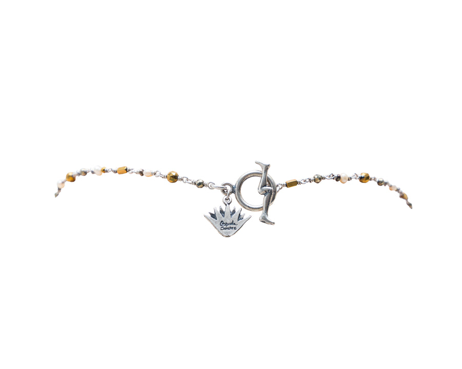 Collar Pintita, joya de plata .925, con hematita y pirita – Gabriela Sánchez (vista 6)