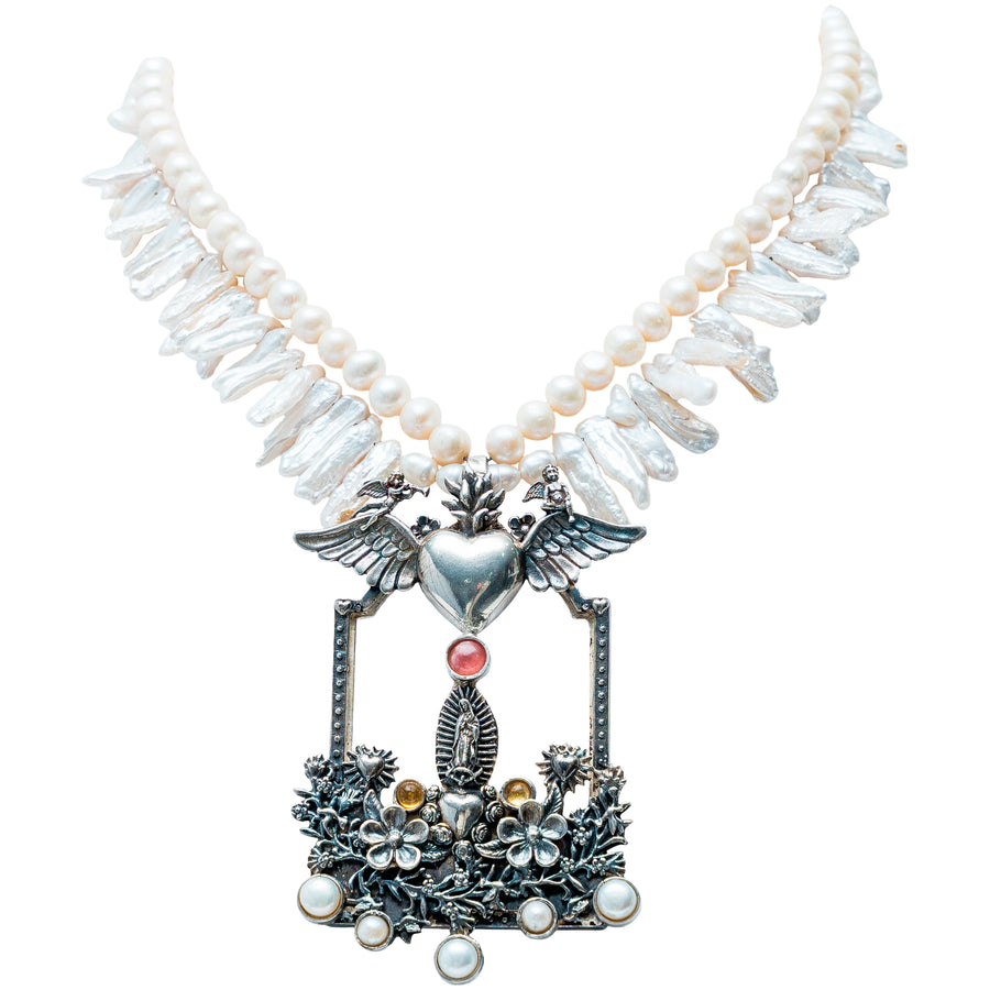 Collar Retablo de Guadalupe, joya de plata .925, con perla y rodocosita – Gabriela Sánchez (vista 2)