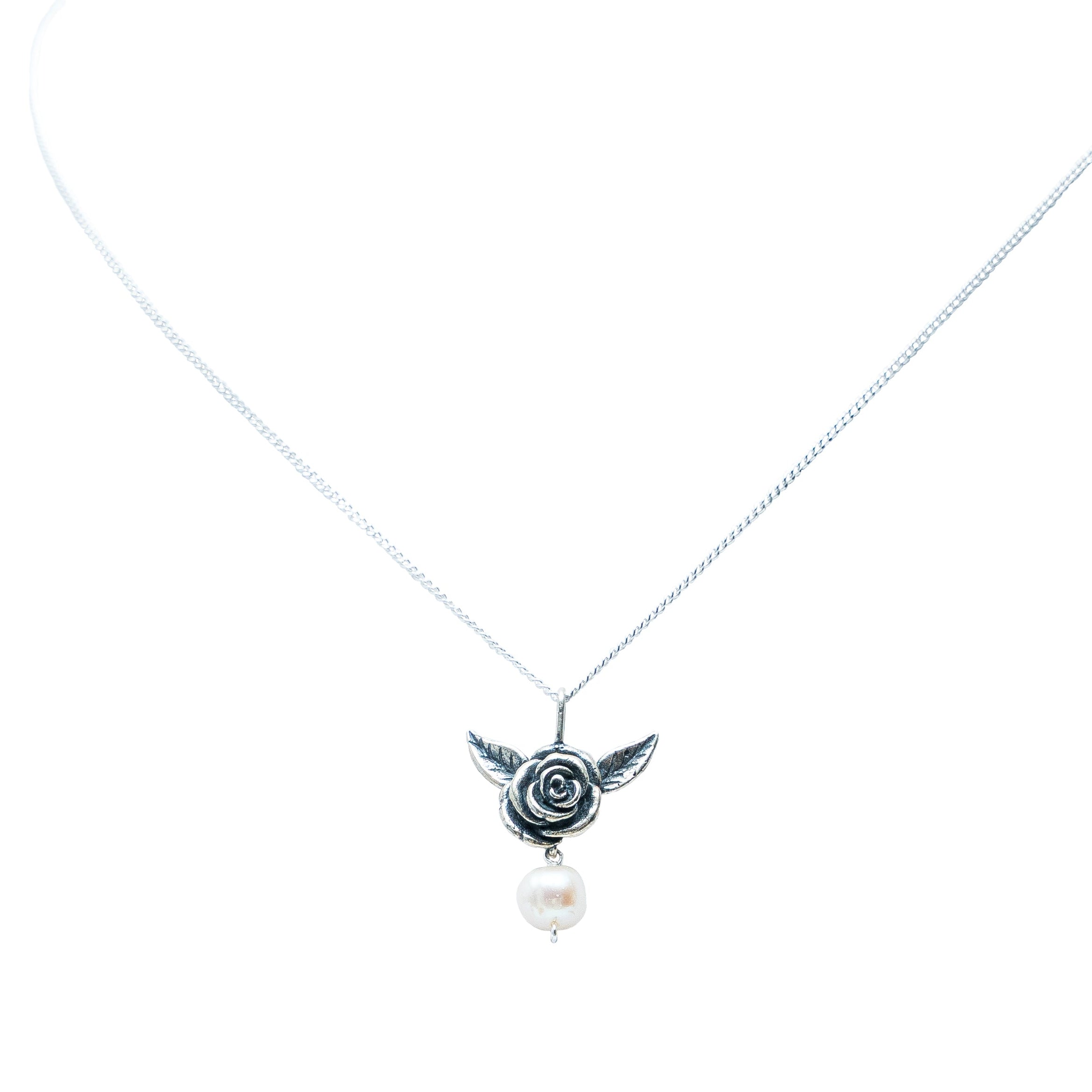 Dije Rosa Corazón, joya de plata .925, con perla – Gabriela Sánchez