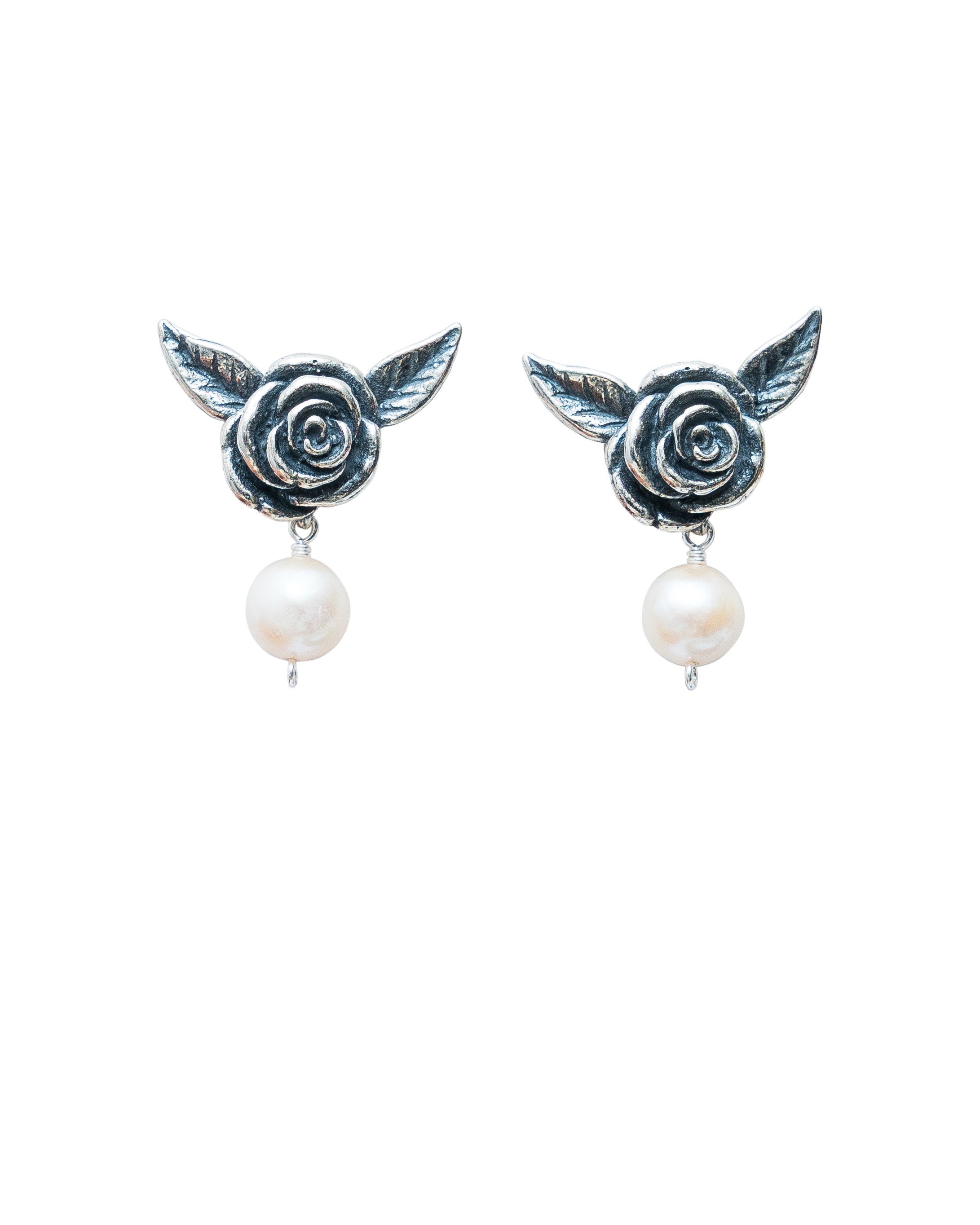 Aretes Flor Pura, joya de plata .925, con perla – Gabriela Sánchez