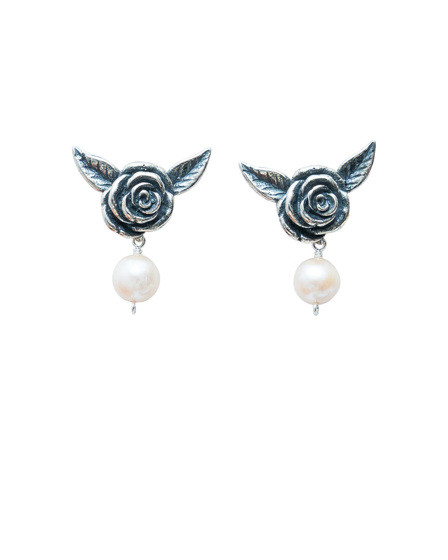 Aretes Flor Pura, joya de plata .925, con perla – Gabriela Sánchez