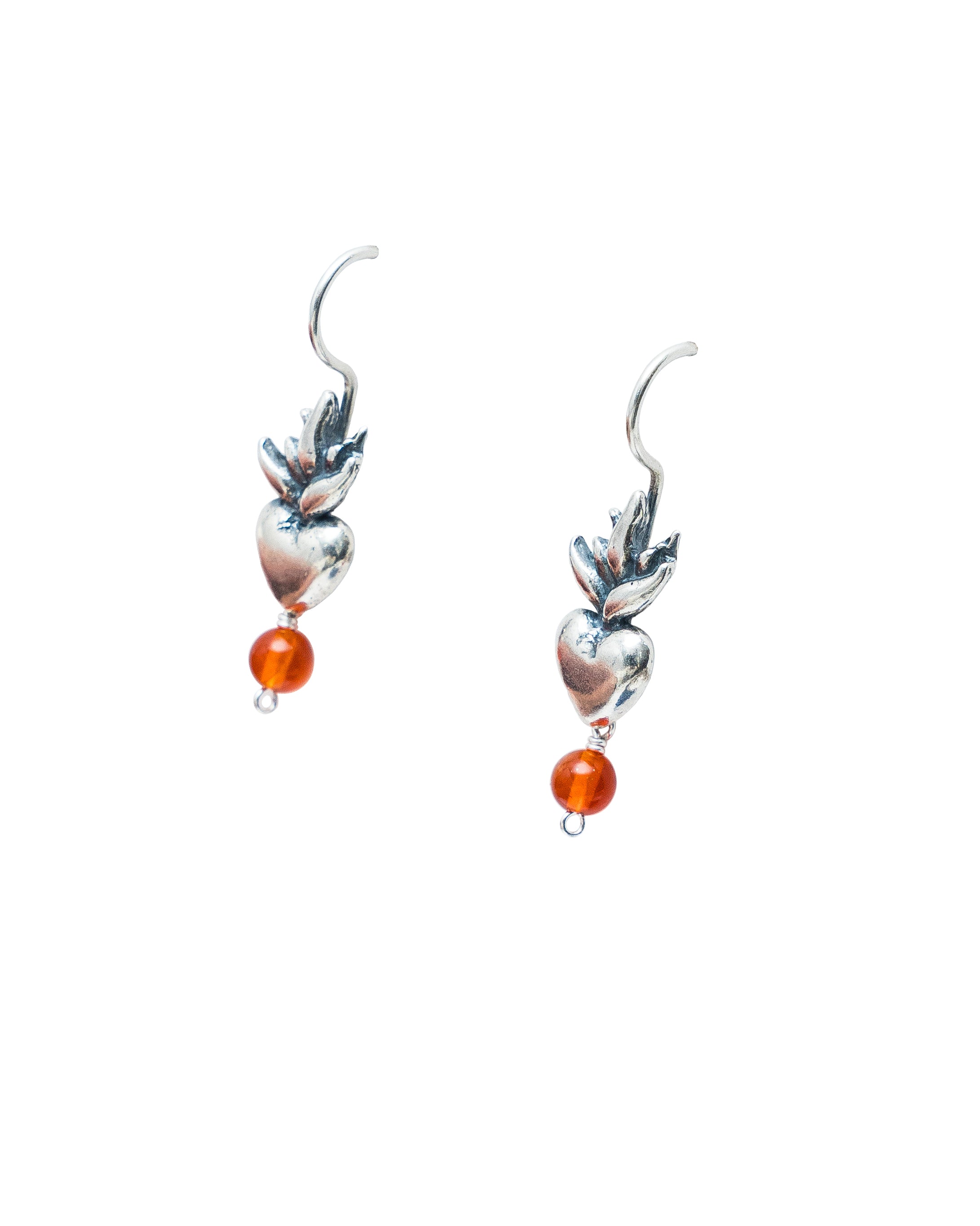 Aretes Corazón de Fuego, joya de plata .925, con cornalina – Gabriela Sánchez